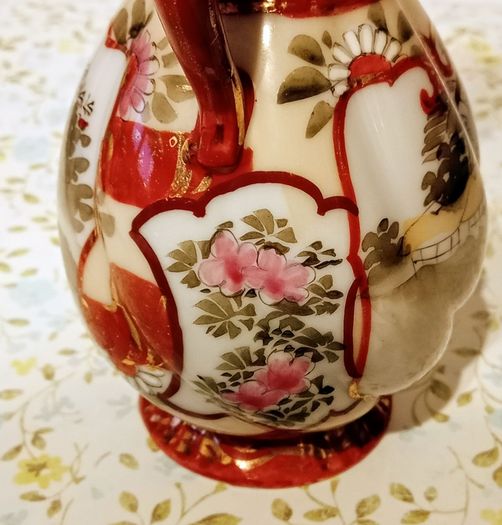 Beautiful Vintage Japanese Kutani Pitcher/Creamer with Geisha Pattern.