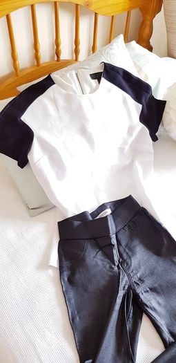 Topshop Black & White Top - Size 6