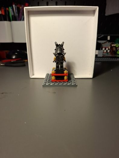 LEGO Crystal King with 2 Arms Minifigure