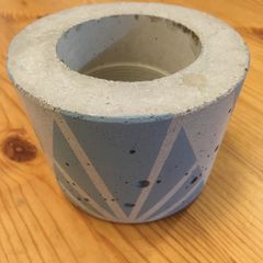Ail + El Small Concrete Planter