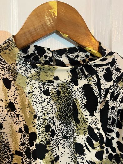 New Vila Top in Size Large / Size 12 gorgeous colour