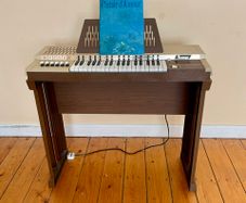 Vintage Bontempi B9 Chord Organ