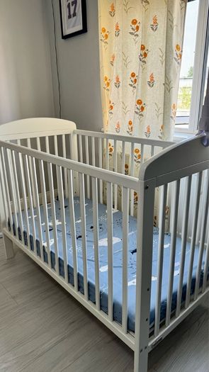 White Baby Cot / Crib with Adjustable Base