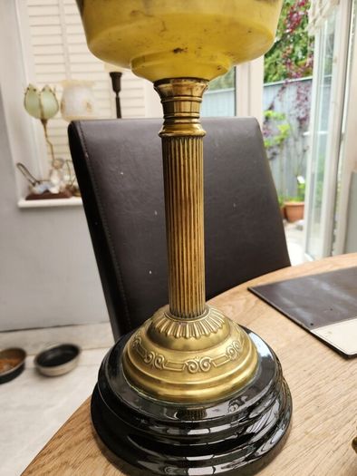 Two fabulous working oil lamps