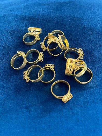 Set of 14 gold tone adjustable rings