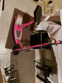 Razor Young Teen Electric Scooter, No charger to test, in excellent condition, being sold for parts or repair