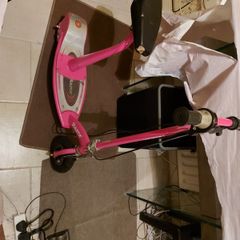 Razor Young Teen Electric Scooter, No charger to test, in excellent condition, being sold for parts or repair
