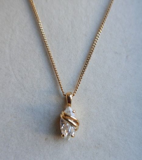 Beautiful Gold Plated Oval Solitaire Pendant Necklace with Chain  Stone Cubic Zirconia Gold, length 18"