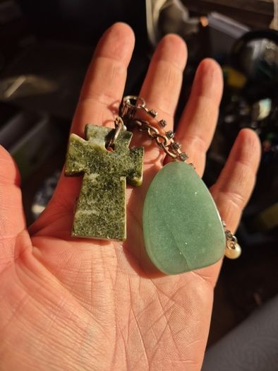 Vintage Irish Keyring with 2 Green Stones