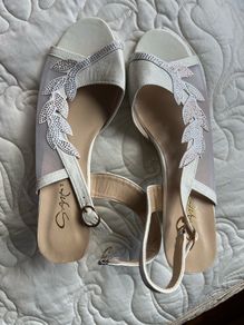 sandals with heel never worn