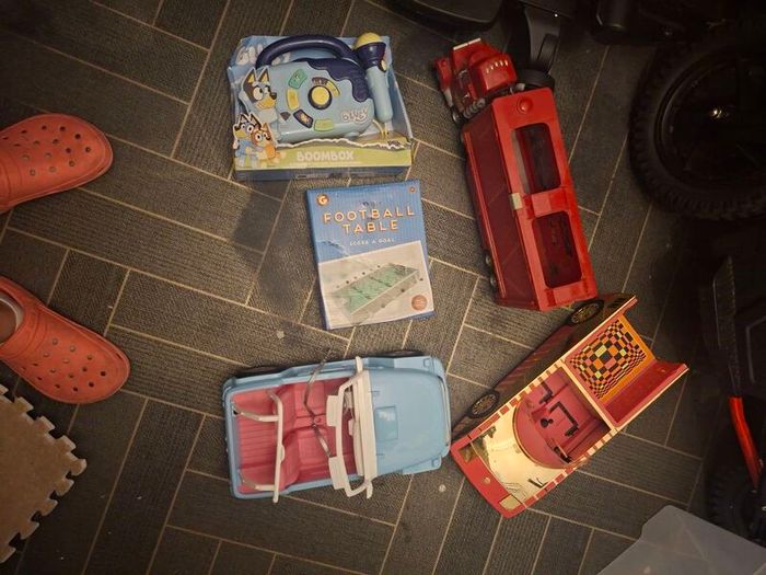 toys