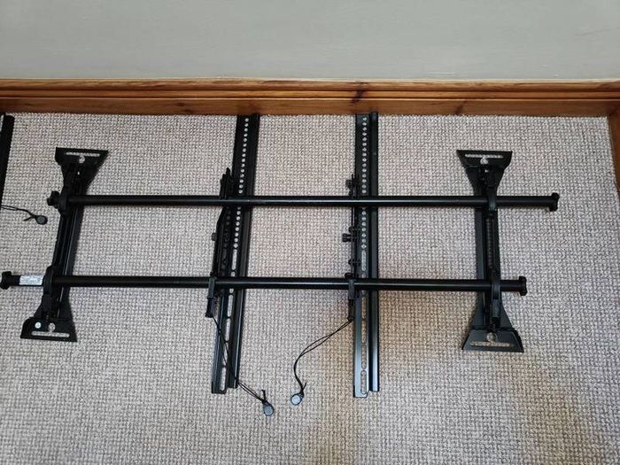 TV  wall mount Chief XTM1U flat panel