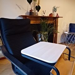 Armchair + table