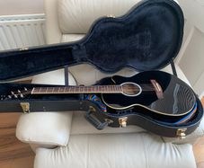 Electric/Acoustic Guitar + hard case