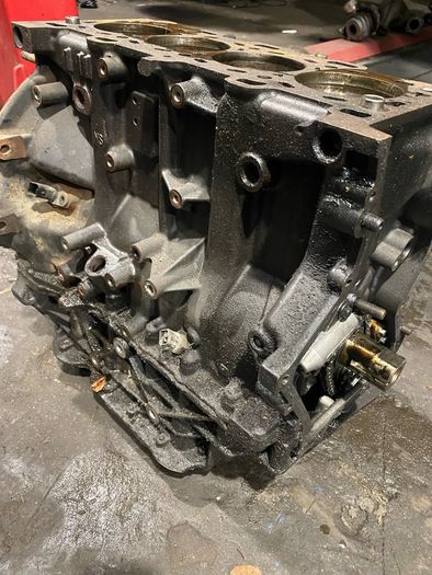 Trafic Vivaro Primastar 2.0 M9R Engine Block 538133
