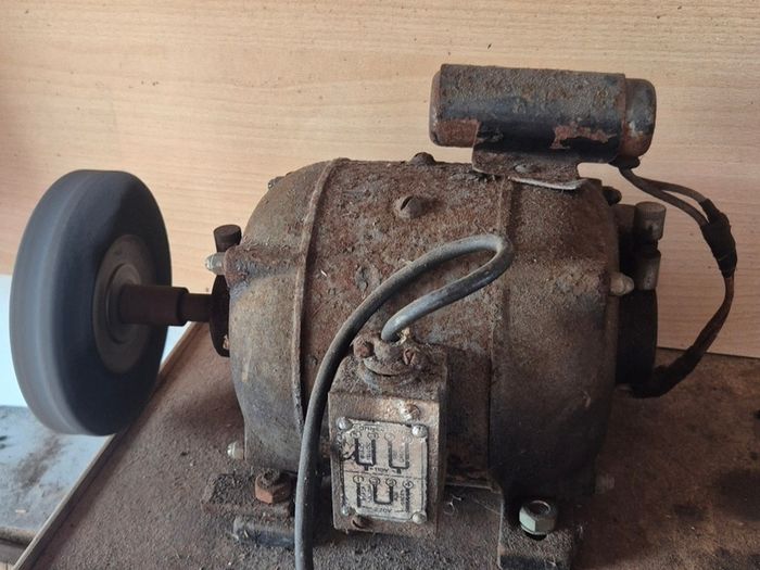 Vintage bench grinder (working order)