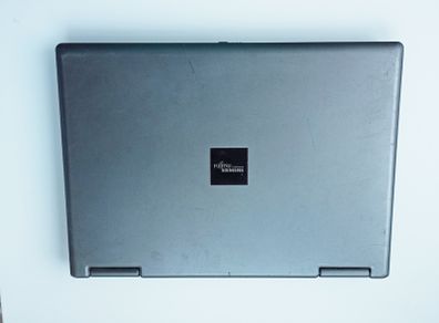 Fujitsu Siemens Esprimo Mobile V5515   15.5"