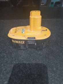 DEWALT 18V NiCd battery pack, specifically the DC9096 model