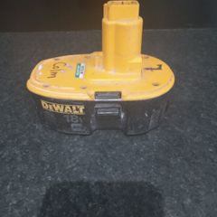 DEWALT 18V NiCd battery pack, specifically the DC9096 model