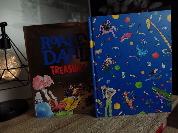 The Roald Dahl Treasury ! by Roald Dahl ! Beautiful Hardcover with Illustrations ! 2016 ! by Puffin !