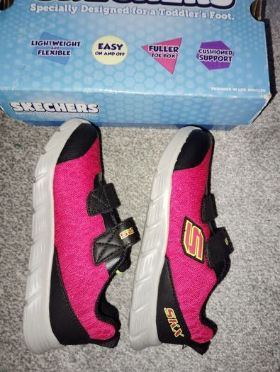 New.Skechers boys shoes.UK 10.EUR 27
