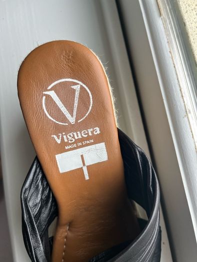 VigueraBlack Wedge