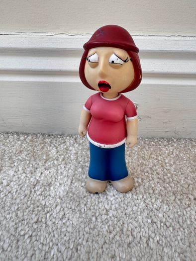 Mezco Family Guy Meg 2005 Used Damaged approx. 11.5 cm. Please see photos