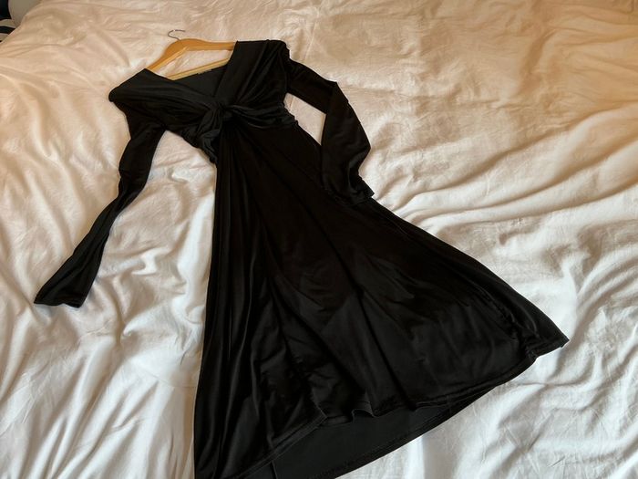 Ingenue black long sleeve v neck midi dress - twist front detail