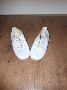 Small dance shoes(jazz shoes), leather, size 8 Jr.