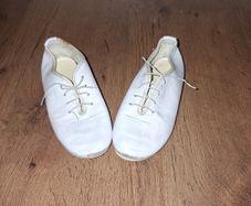 Small dance shoes(jazz shoes), leather, size 8 Jr.