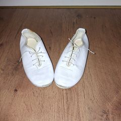 Small dance shoes(jazz shoes), leather, size 8 Jr.
