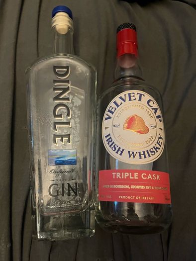 Decorative or collectible empty bottles vodka  whisky, gin, Irish whiskey Connemara whiskey Jameson powers ballantines Johnnie walkers TEELING disaronno Irishman Hennessy Drumshanbo Gunpowder Irish Gin vodka whiskey empty Bottle Jack Daniels Bombay sapphi