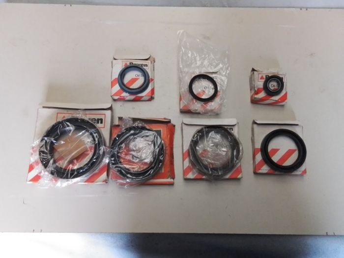 7.Oil Seals Various Sizes.