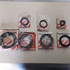 7.Oil Seals Various Sizes.