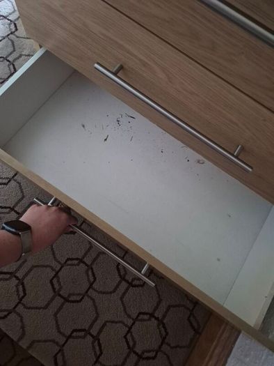 chest of drawers