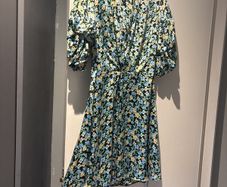river island ditsy dress that ties at back