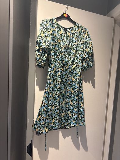 river island ditsy dress that ties at back