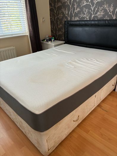 Kingsize Bed and Mattress