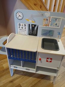 Free wooden doctors surgery