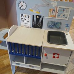 Free wooden doctors surgery