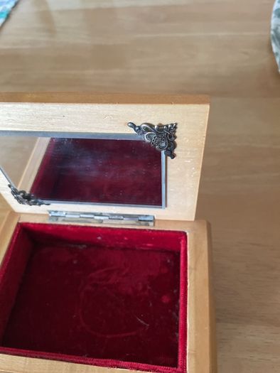 Inlaid wooden  box with mirror and velvet lining