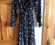 Folkster Ladies Black floral long sleeve midi dress size S Uk 10 includes postage