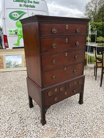 Castle Bellingham Chest On Stand
