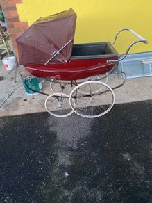 Vintage silvercross pram needs some restoration