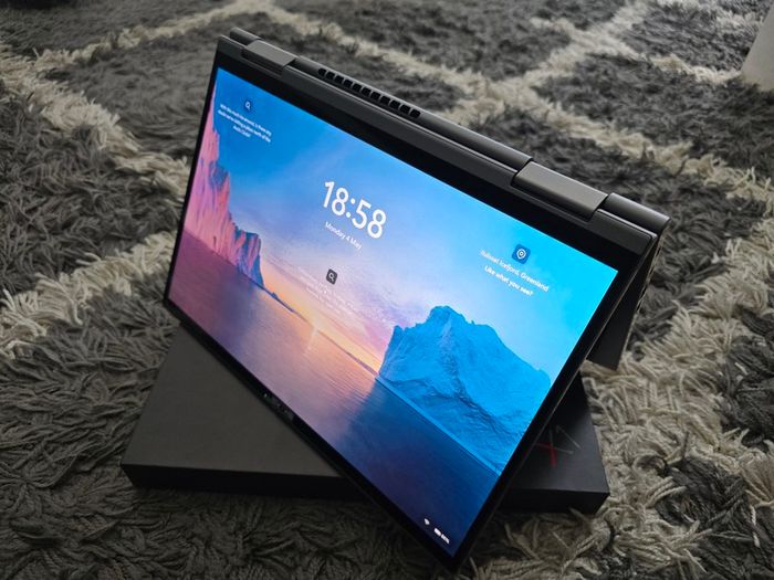 Lenovo X1 Yoga (6thgen) i7/512/32gb/4K  [High-Spec | Like New]