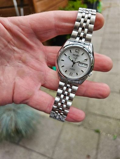 Watch Seiko 5 Automatic.