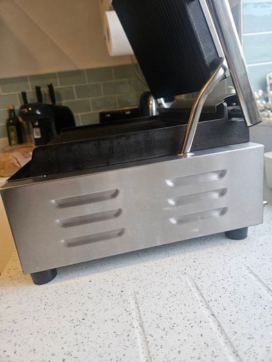 Buffalo Commercial Toaster / Grill Excellent Condition (DY995-02)