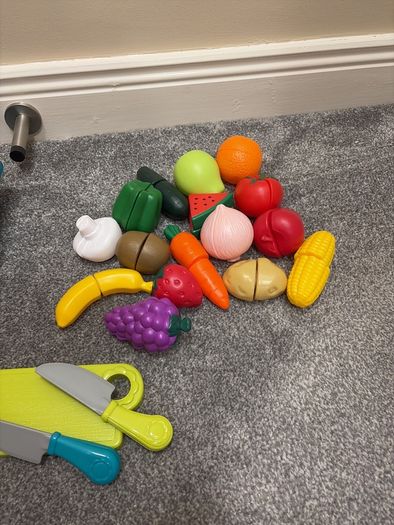 Kids fruit and veg basket and chopping boards