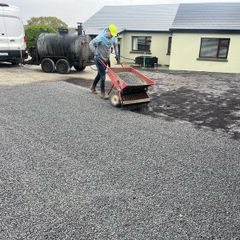 Tar and chipped driveways