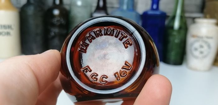 71 - Vintage 4oz Marmite Dark Brown Glass Jar
